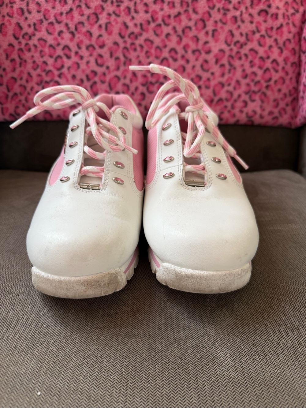 Early 2000’s Lugz White and Pink Casual Low-Top Sneakers - Picture 2 of 6
